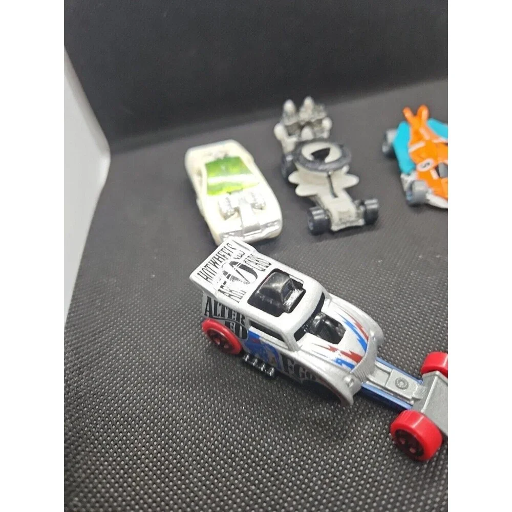 Hot Wheels Lot of 5, 70 Chevelle, Hollowback, Airuption, Hot Seat, Altered Ego